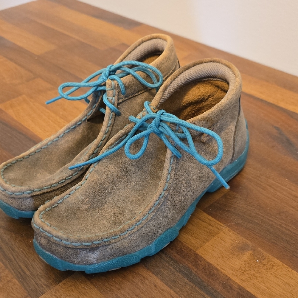 Twisted X Tan and Blue Chukka Boots with Contrast Laces